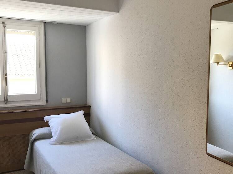 Chambre Standard Individuelle, Hostal Can Pou