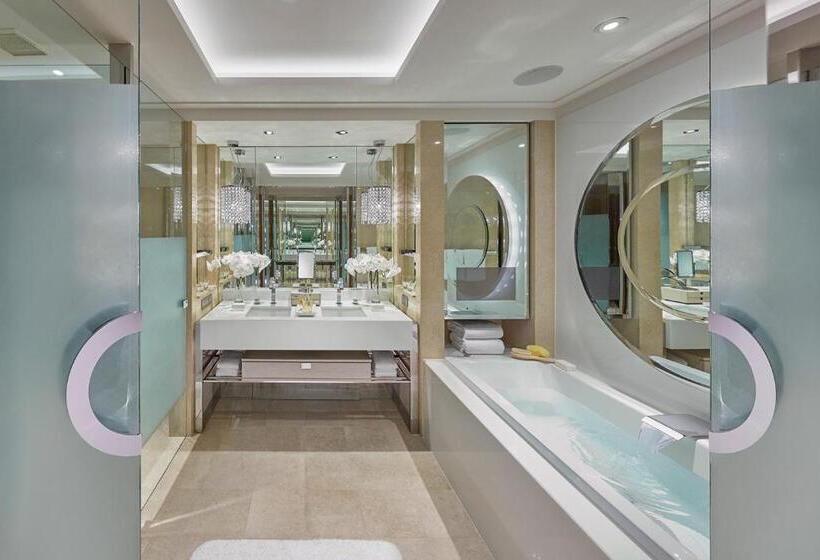 اتاق لوکس با تخت بزرگ, Crown Towers Melbourne