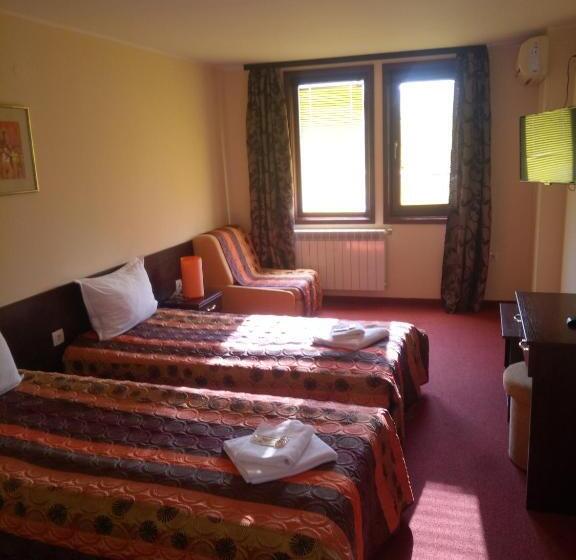 اتاق استاندارد با چشم‌انداز, Family Hotel Elena