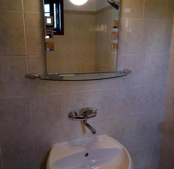 استودیوی استاندارد, Family Hotel Elena