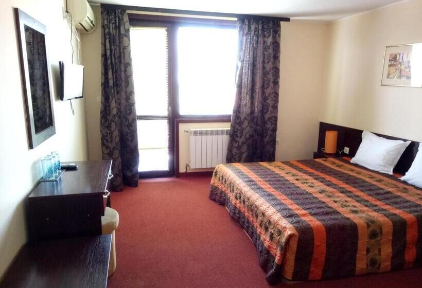 اتاق استاندارد سه نفره, Family Hotel Elena