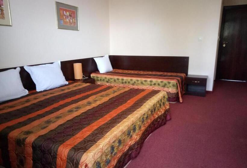 اتاق استاندارد سه نفره, Family Hotel Elena