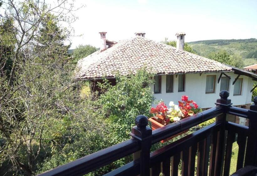 اتاق استاندارد سه نفره, Family Hotel Elena