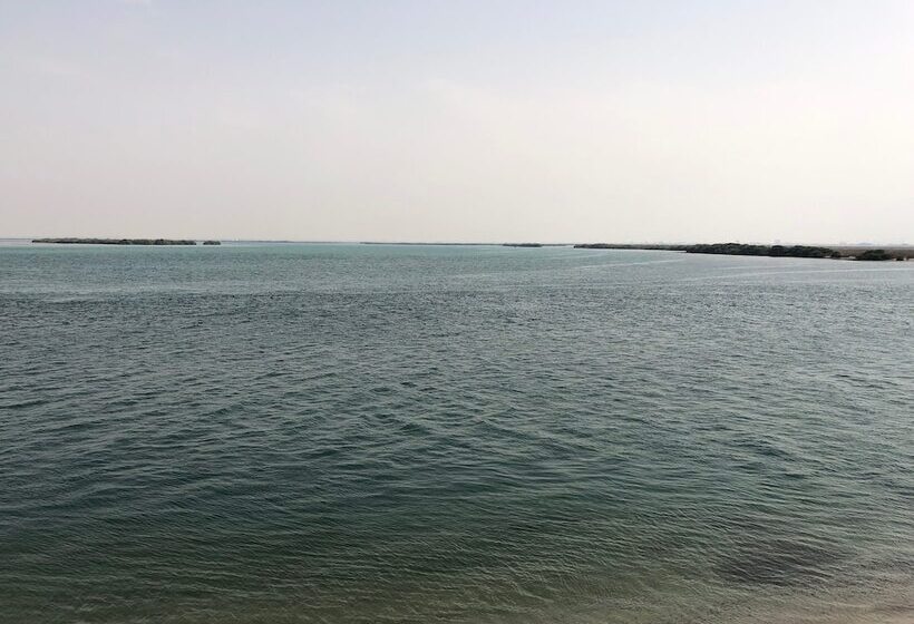 استودیوی پریمیوم, Flamingo Beach