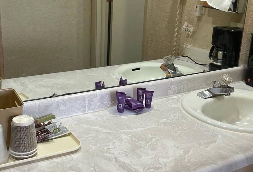 اتاق استاندارد با 2 تخت دوبل, Knights Inn & Suites Emporia