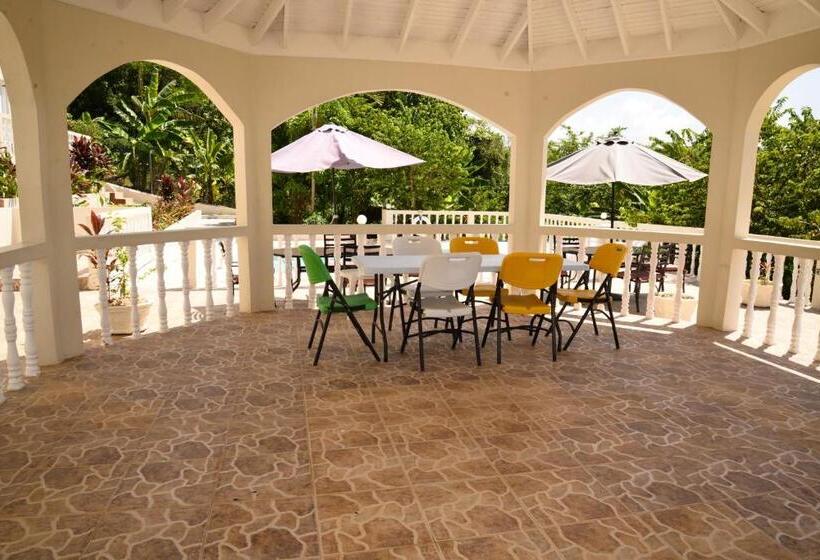 اتاق خانوادگی با چشم‌انداز دریا, Retreat Guest House