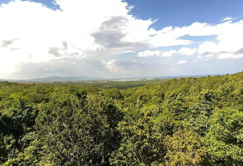 اتاق خانوادگی با چشم‌انداز دریا, Retreat Guest House