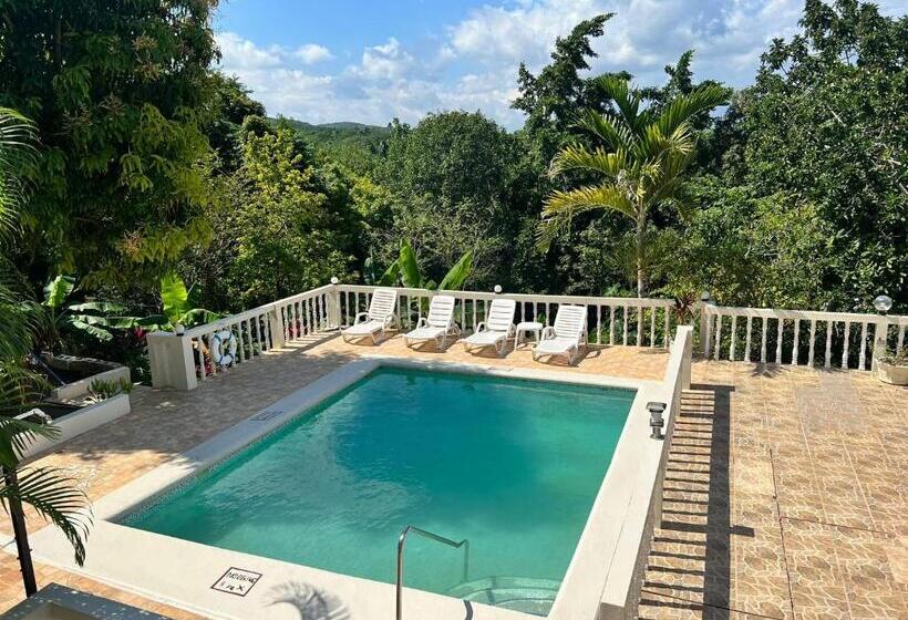 اتاق خانوادگی با چشم‌انداز دریا, Retreat Guest House