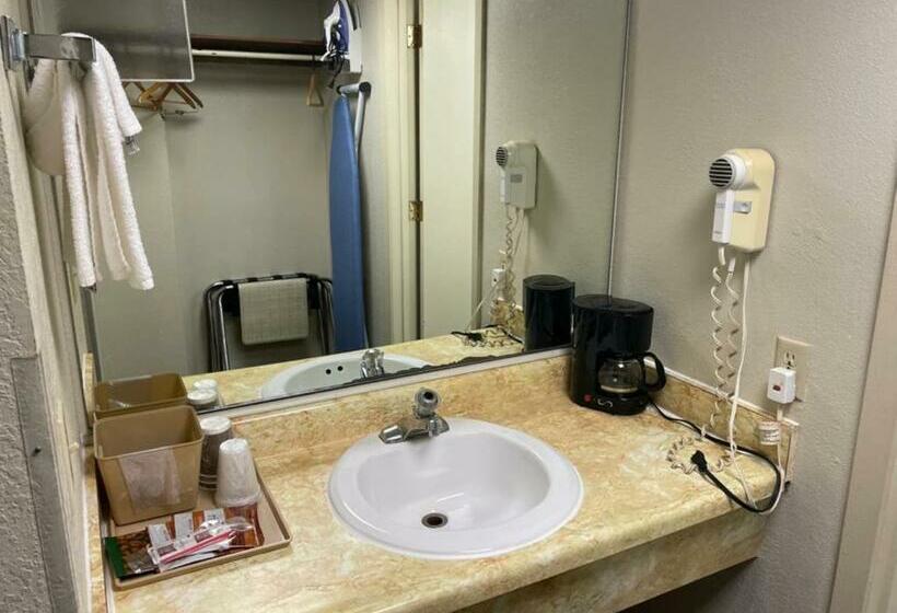 اتاق استاندارد, Knights Inn & Suites Emporia