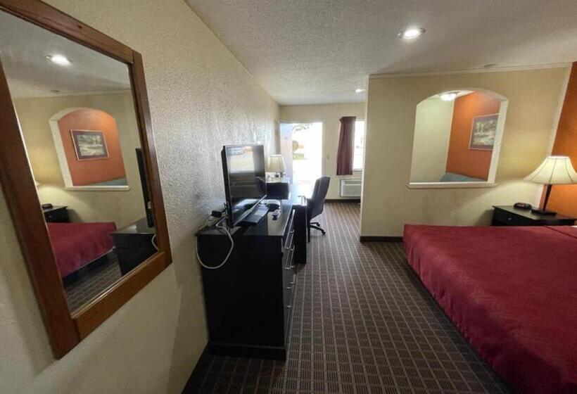 اتاق استاندارد با تخت بزرگ, Knights Inn & Suites Emporia