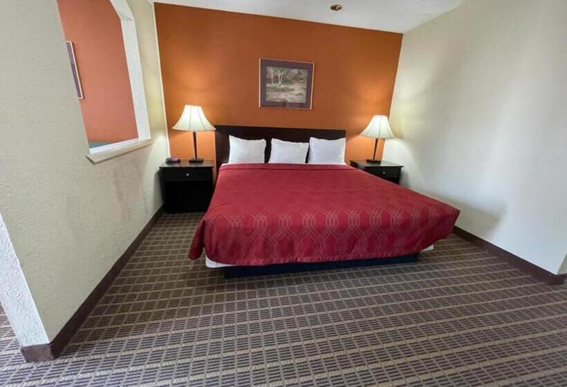 Quarto Standard Cama King, Knights Inn & Suites Emporia