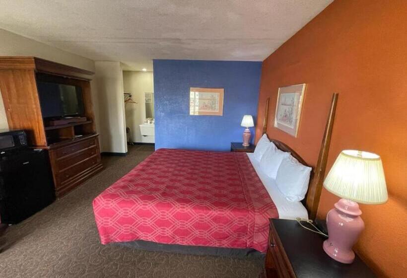 اتاق استاندارد با تخت بزرگ, Knights Inn & Suites Emporia