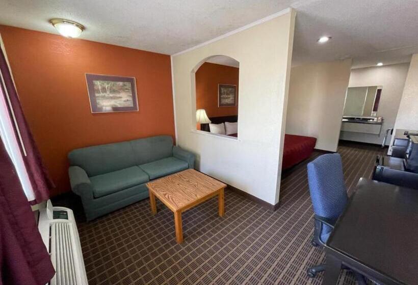 اتاق استاندارد با تخت بزرگ, Knights Inn & Suites Emporia