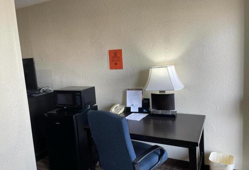 اتاق استاندارد با تخت بزرگ, Knights Inn & Suites Emporia
