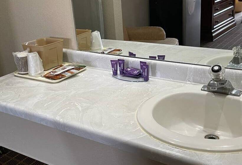 اتاق استاندارد با 2 تخت دوبل, Knights Inn & Suites Emporia