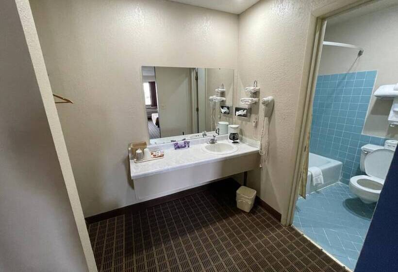 اتاق استاندارد با 2 تخت دوبل, Knights Inn & Suites Emporia