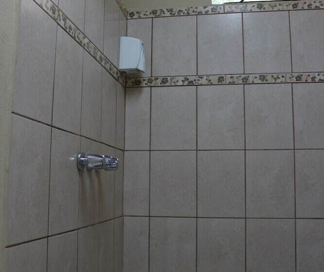 اتاق استاندارد چهار تخته, Santa Maria Inn