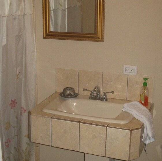 اتاق استاندارد چهار تخته, Santa Maria Inn
