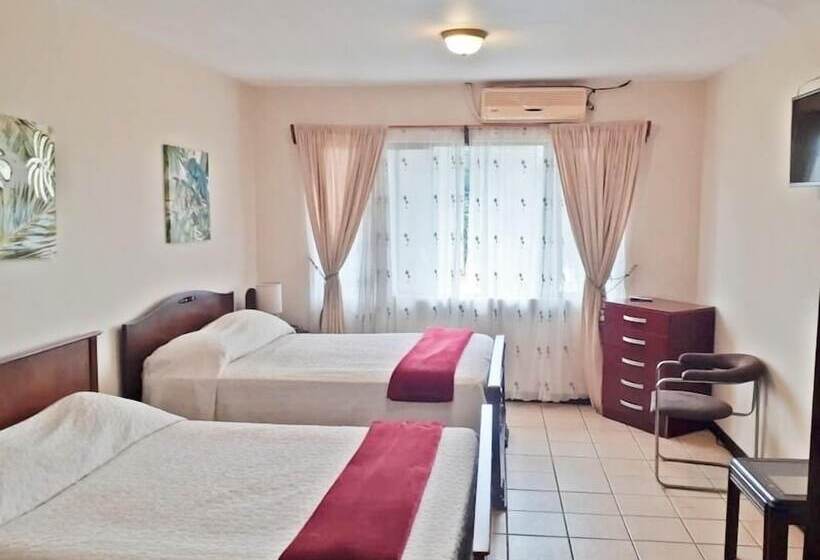 اتاق استاندارد چهار تخته, Santa Maria Inn