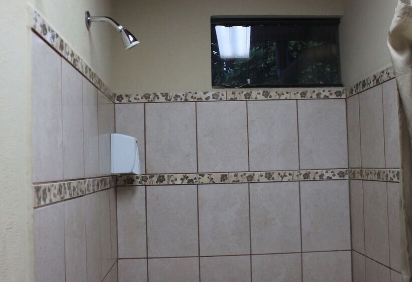 اتاق استاندارد چهار تخته, Santa Maria Inn