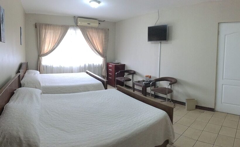 اتاق استاندارد چهار تخته, Santa Maria Inn