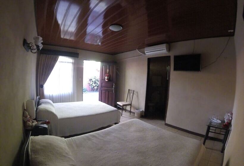 اتاق استاندارد چهار تخته, Santa Maria Inn