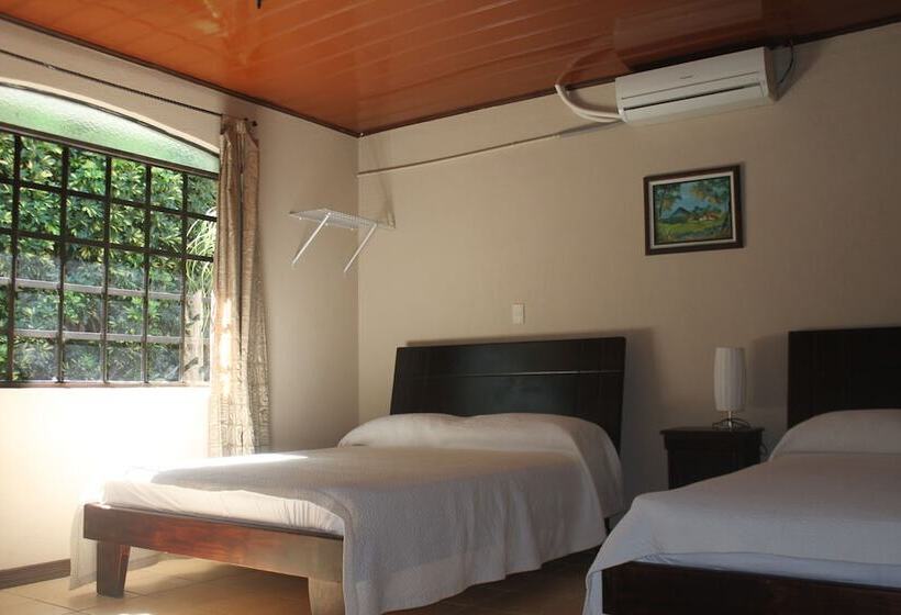 اتاق استاندارد چهار تخته, Santa Maria Inn