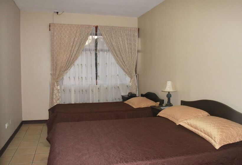 اتاق استاندارد سه نفره, Santa Maria Inn