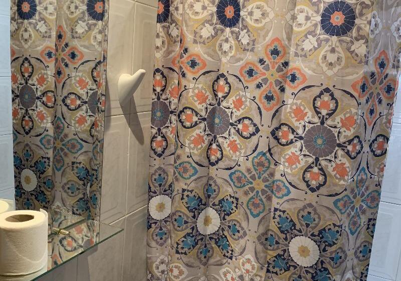 اتاق اکونومی, Giraldilla