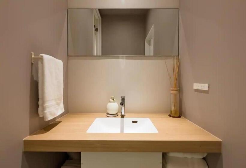 سوییت لوکس, 8b Hotel  Osaka Nishikujo Apartment