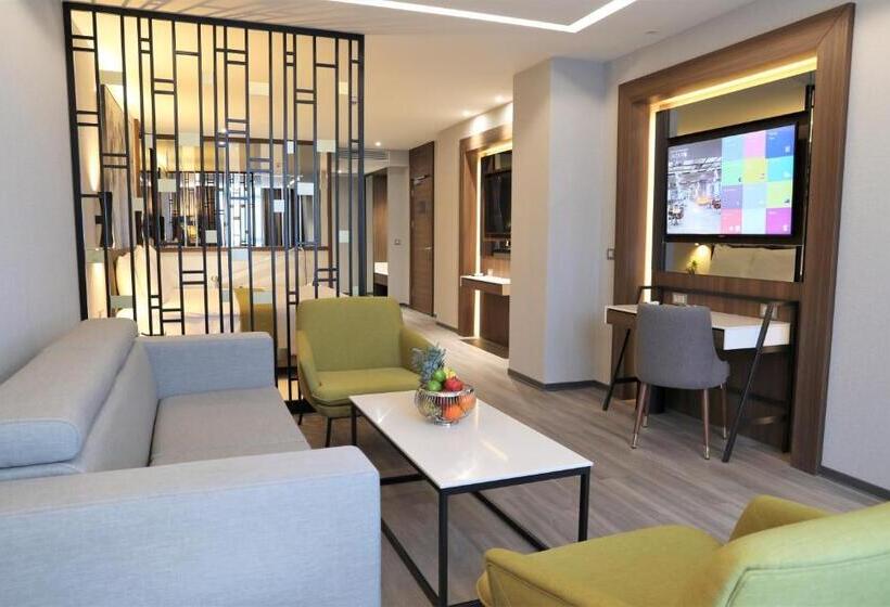 سوییت جونیور لوکس, Limak Skopje Luxury