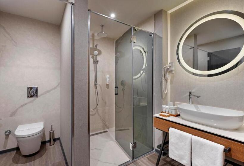 سوئیت سینیور, Limak Skopje Luxury