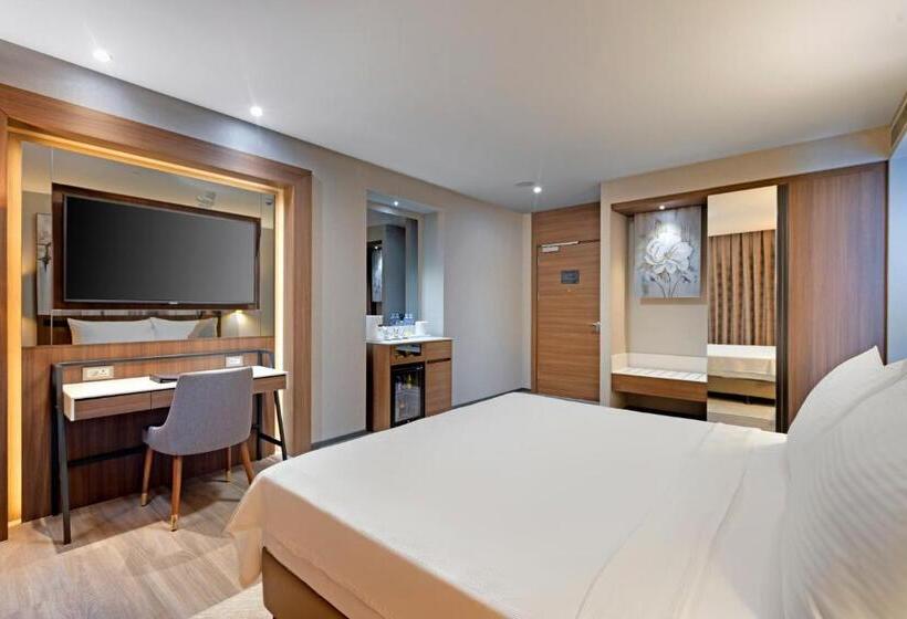 سوئیت سینیور, Limak Skopje Luxury