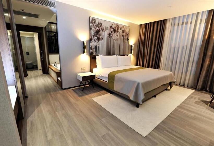 سوئیت سینیور, Limak Skopje Luxury
