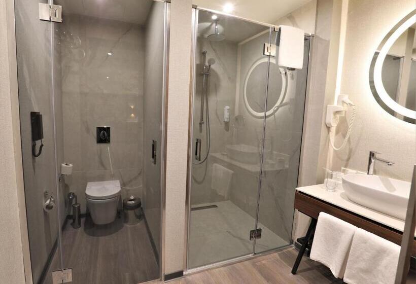 سوئیت سینیور, Limak Skopje Luxury
