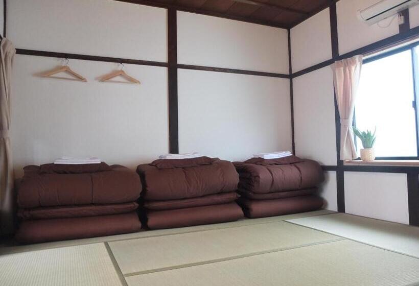 اتاق استاندارد چهار تخته, Yomogi Guesthouse