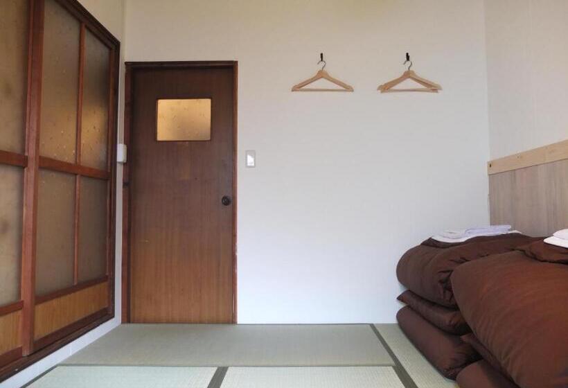 اتاق استاندارد سه نفره, Yomogi Guesthouse