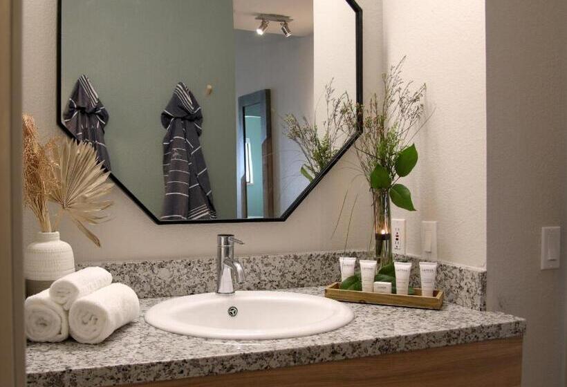 Deluxe Room Mountain View, Azure Palm Hot Springs