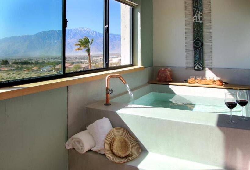 Deluxe Room Mountain View, Azure Palm Hot Springs