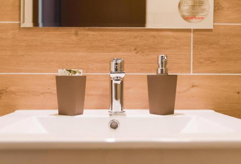 اتاق لوکس, Centar Lux 2