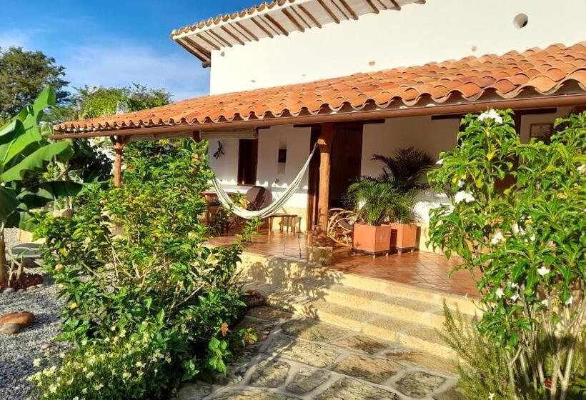 اتاق استاندارد چهارنفره با چشم‌انداز باغ, Casa Alamanda B&b