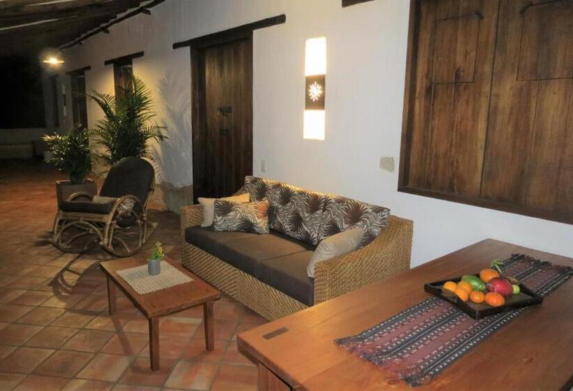 اتاق استاندارد چهارنفره با چشم‌انداز باغ, Casa Alamanda B&b