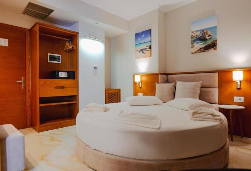 اتاق لوکس با چشم‌انداز دریا, Sole Mare
