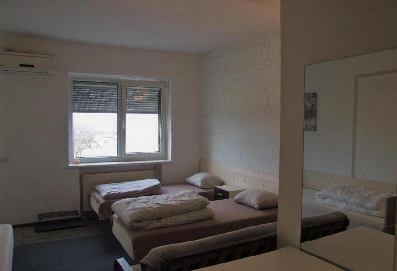 استودیوی استاندارد, Jurgis Guest House