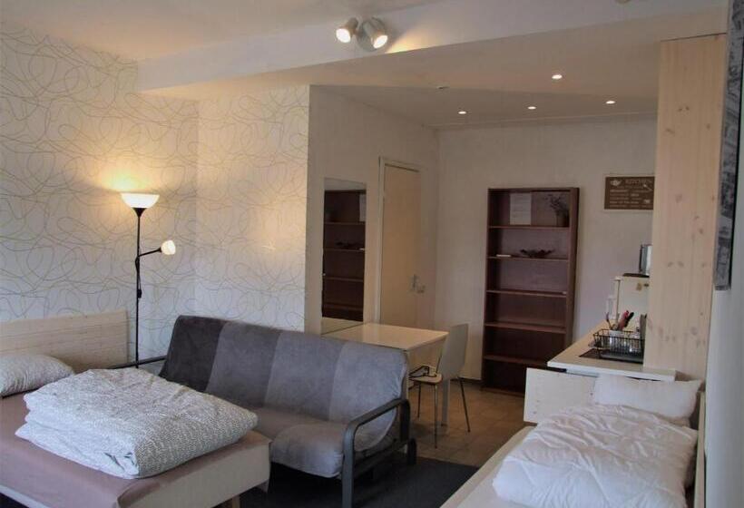 استودیوی استاندارد, Jurgis Guest House