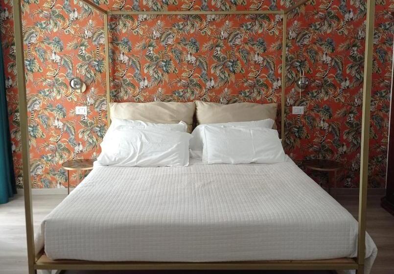سوییت جونیور, Solemare Hotel E Residence