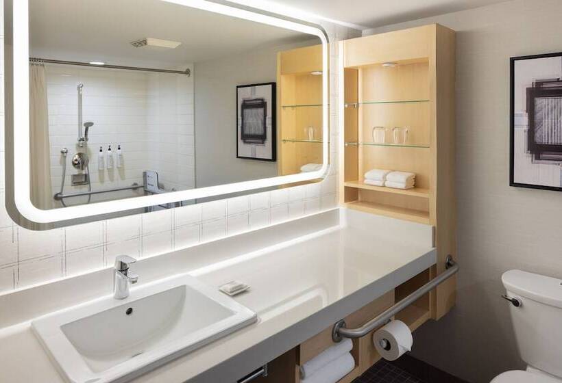 اتاق استاندارد با 2 تخت دوبل, Delta Hotels By Marriott Grand Okanagan Resort