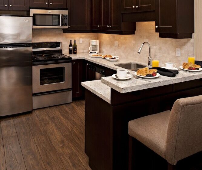 آپارتمان 3 خوابه, Delta Hotels By Marriott Grand Okanagan Resort