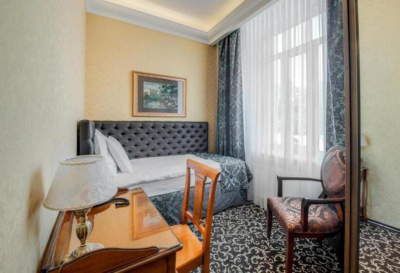 اتاق استاندارد سه نفره, Jelgava