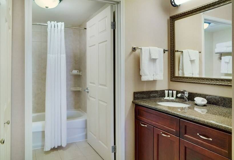 سوییت, Staybridge Suites Oakville Burlington, An Ihg